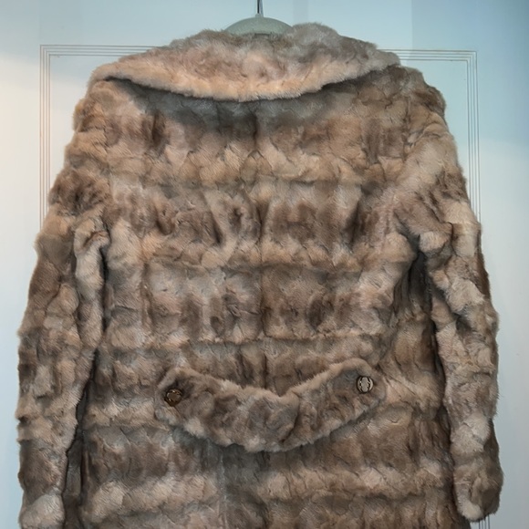 Vintage ladies fur long coat - Picture 10 of 16